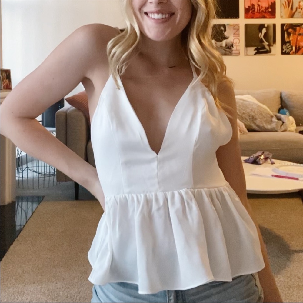 Missguided White top open back (going out)